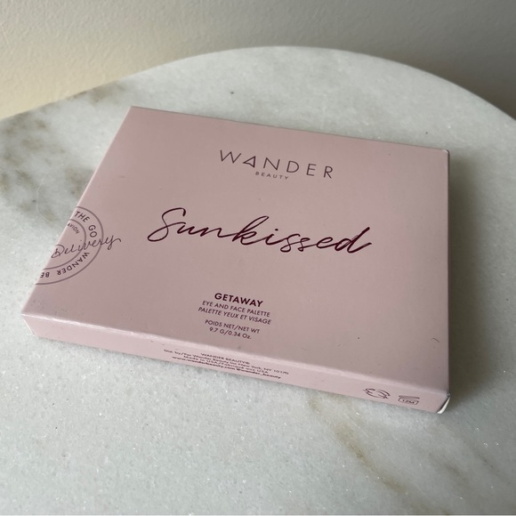Wander Beauty sunkissed getaway eyeshadow and blush / bronzer palette - Picture 3 of 7